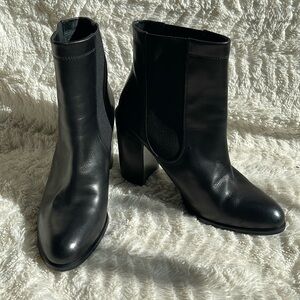 Brand new never worn Stuart Weitzman Leather booties